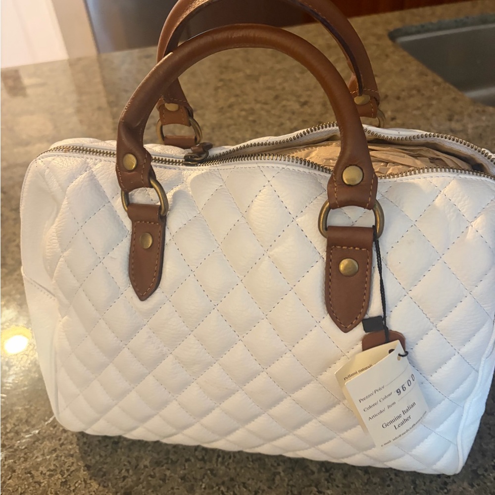 Elegant White italian leather Handbag with Brown Accents smoke pet free - Picture 2 of 5